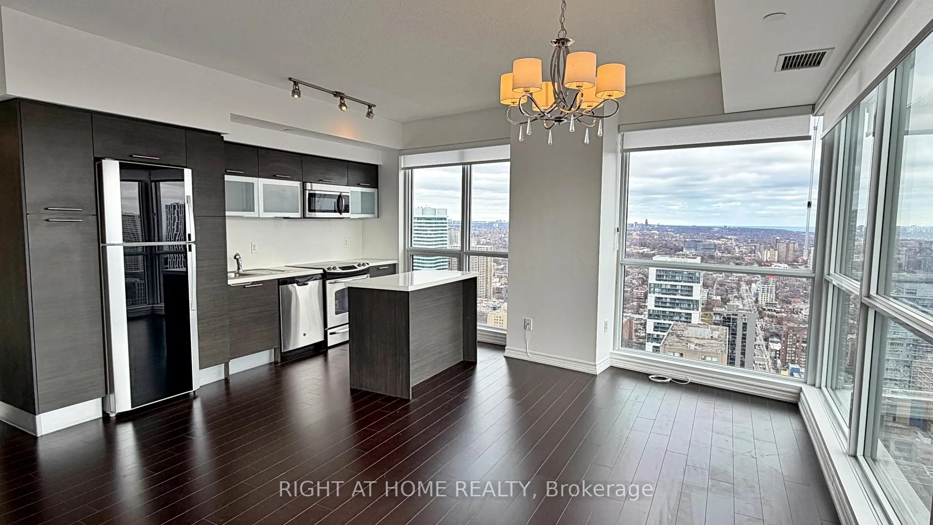 Photo 12 of Unit 4207, 386 Yonge Street, Toronto, Bay Street Corridor — HOMEH