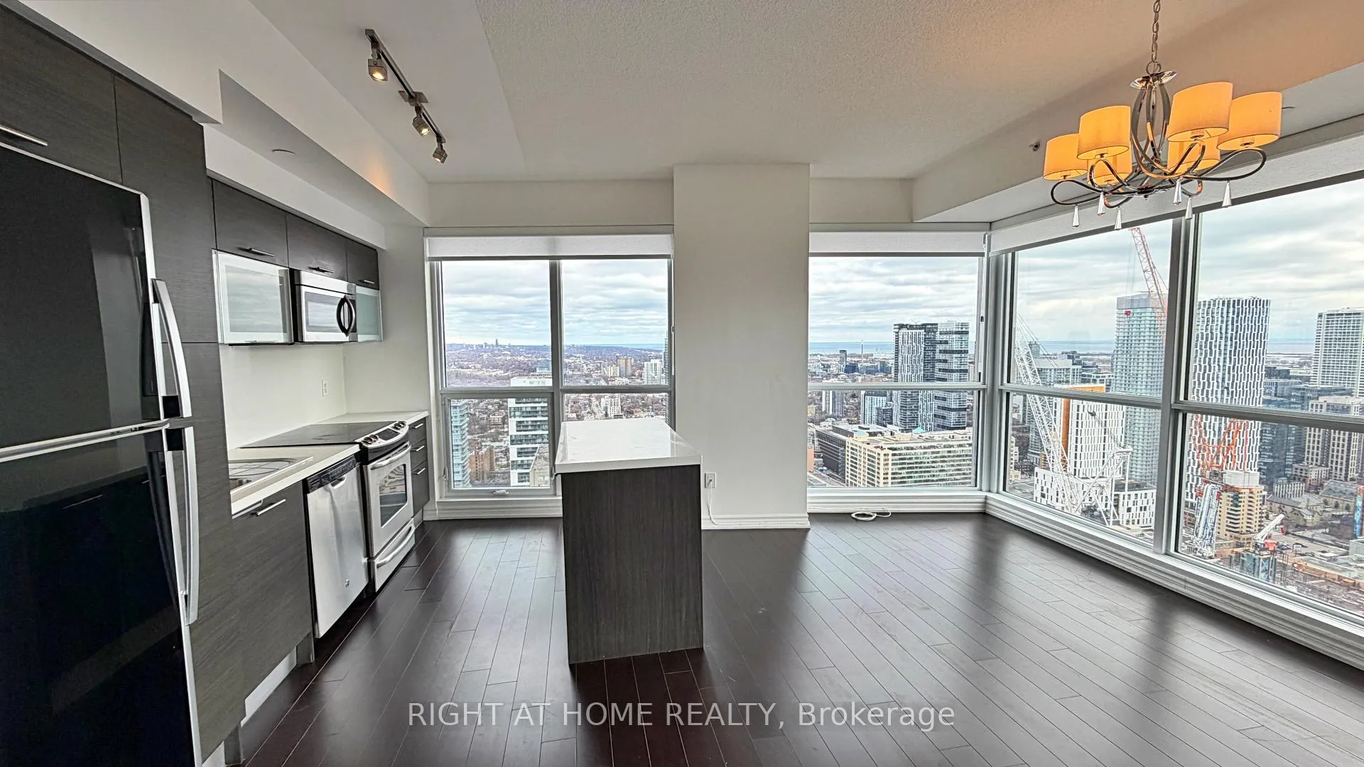 Photo 13 of Unit 4207, 386 Yonge Street, Toronto, Bay Street Corridor — HOMEH