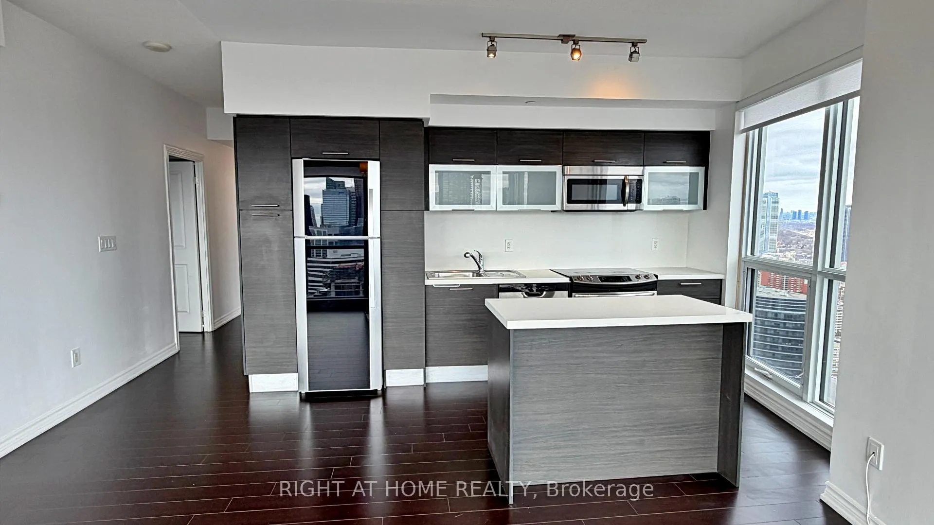Photo 14 of Unit 4207, 386 Yonge Street, Toronto, Bay Street Corridor — HOMEH