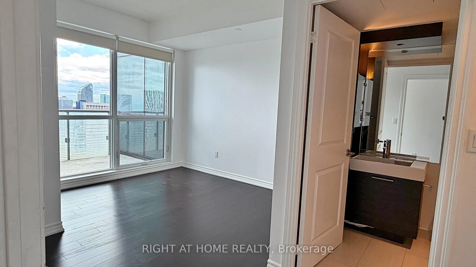 Photo 17 of Unit 4207, 386 Yonge Street, Toronto, Bay Street Corridor — HOMEH