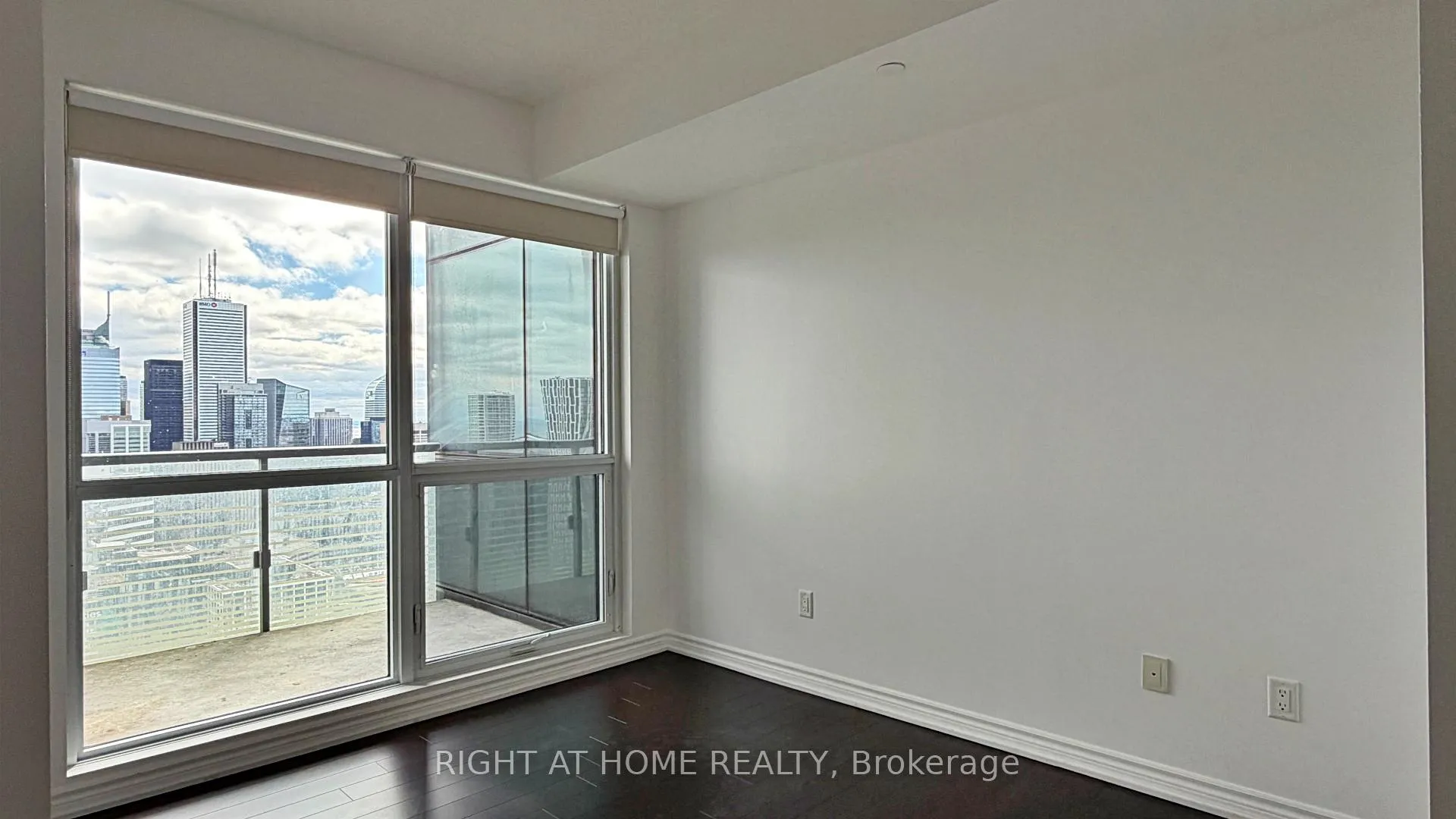 Photo 18 of Unit 4207, 386 Yonge Street, Toronto, Bay Street Corridor — HOMEH