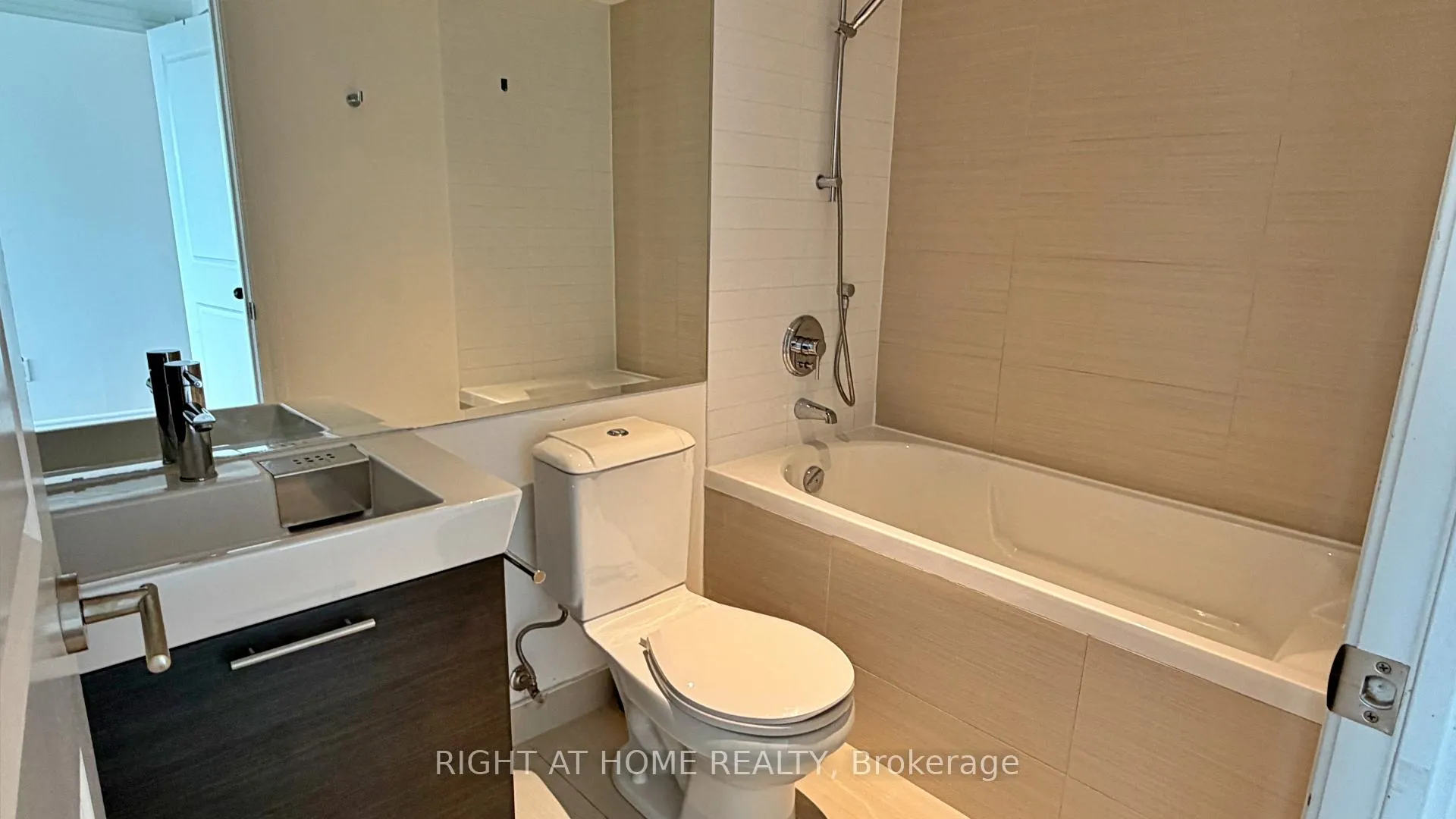 Photo 19 of Unit 4207, 386 Yonge Street, Toronto, Bay Street Corridor — HOMEH
