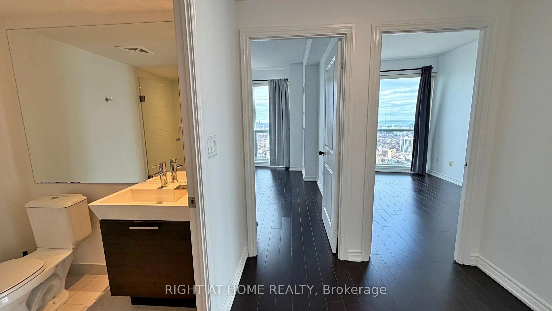 Photo 21 of Unit 4207, 386 Yonge Street, Toronto, Bay Street Corridor — HOMEH