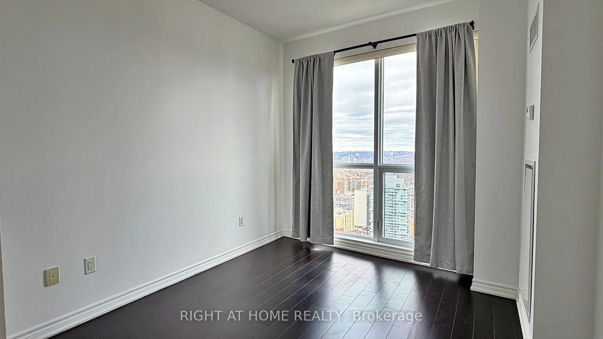 Photo 22 of Unit 4207, 386 Yonge Street, Toronto, Bay Street Corridor — HOMEH