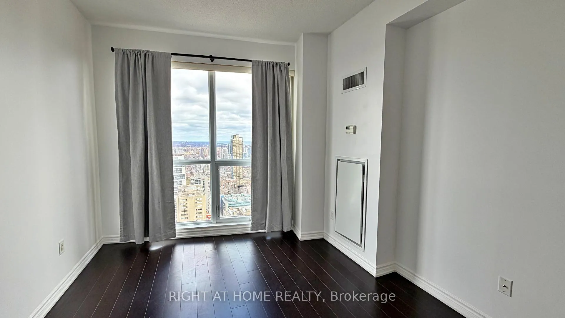 Photo 23 of Unit 4207, 386 Yonge Street, Toronto, Bay Street Corridor — HOMEH