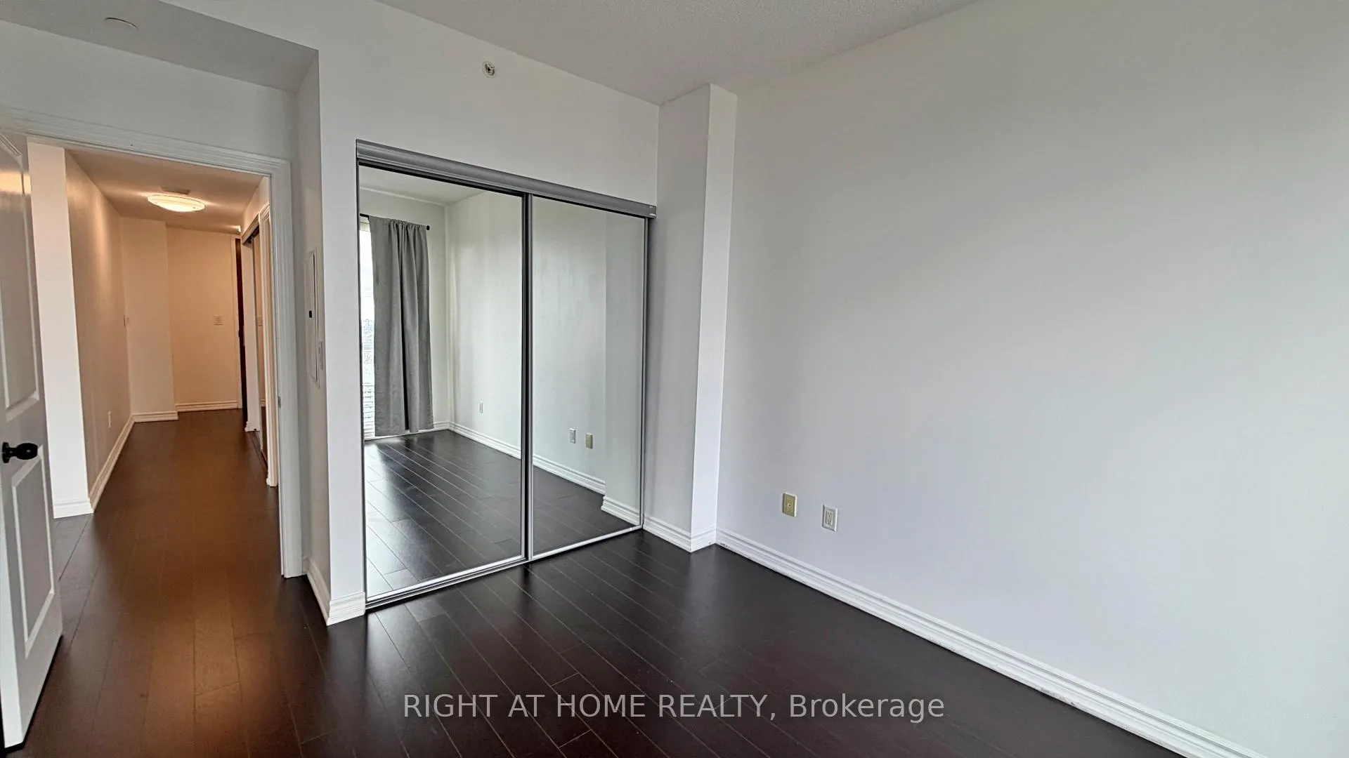 Photo 25 of Unit 4207, 386 Yonge Street, Toronto, Bay Street Corridor — HOMEH