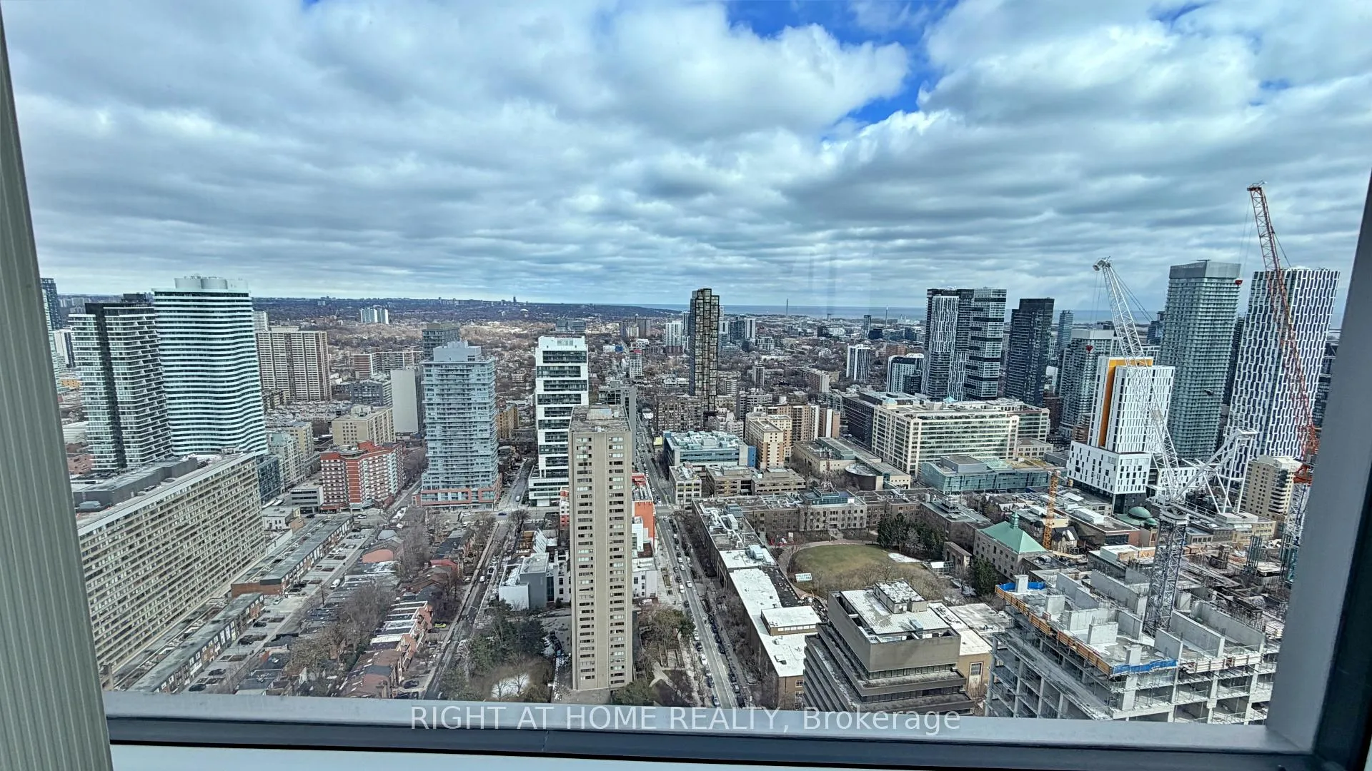 Photo 26 of Unit 4207, 386 Yonge Street, Toronto, Bay Street Corridor — HOMEH