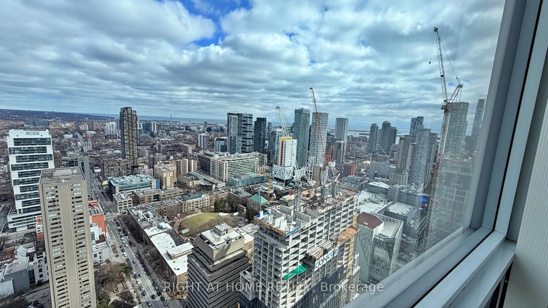 Photo 27 of Unit 4207, 386 Yonge Street, Toronto, Bay Street Corridor — HOMEH