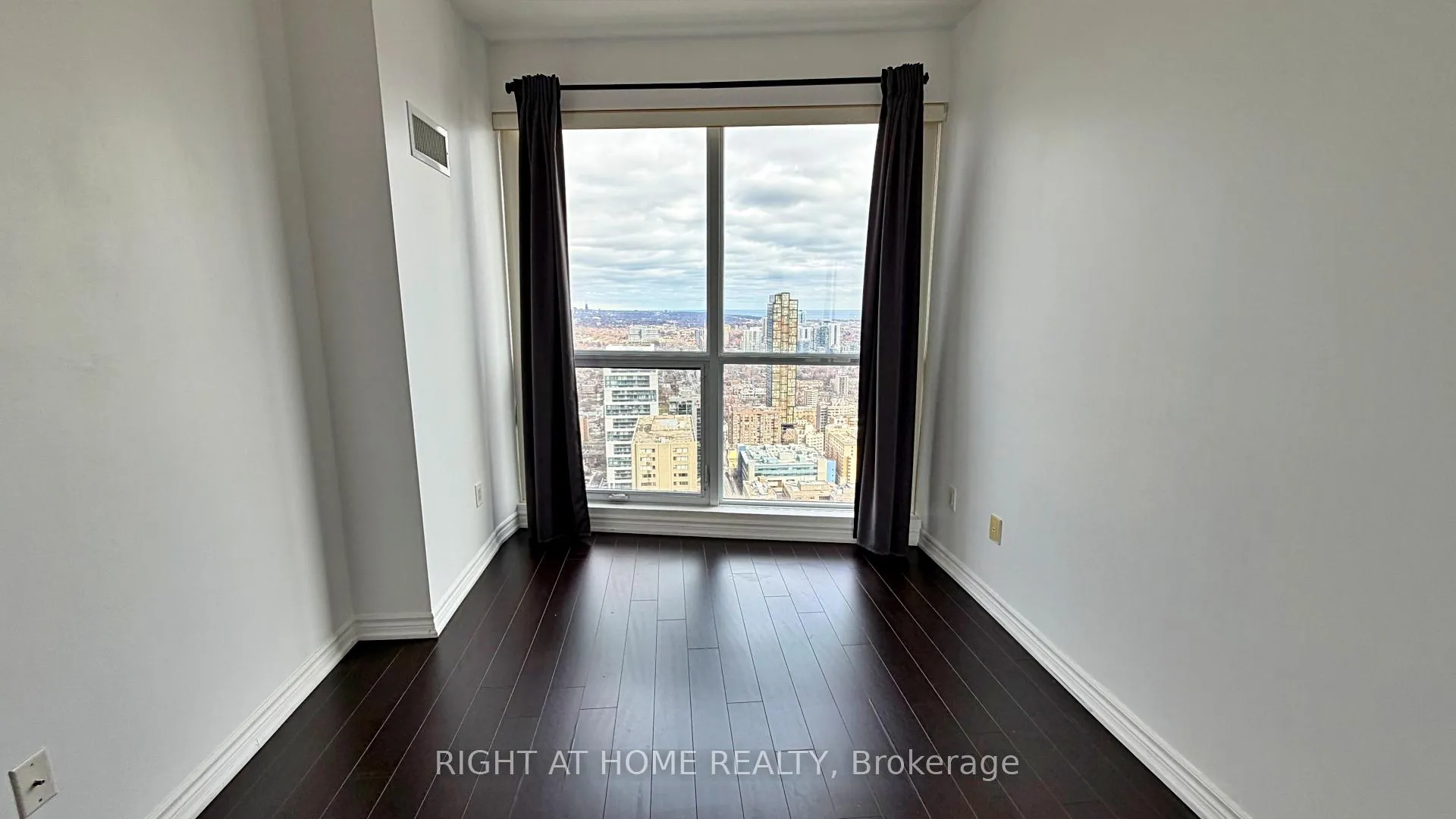 Photo 29 of Unit 4207, 386 Yonge Street, Toronto, Bay Street Corridor — HOMEH