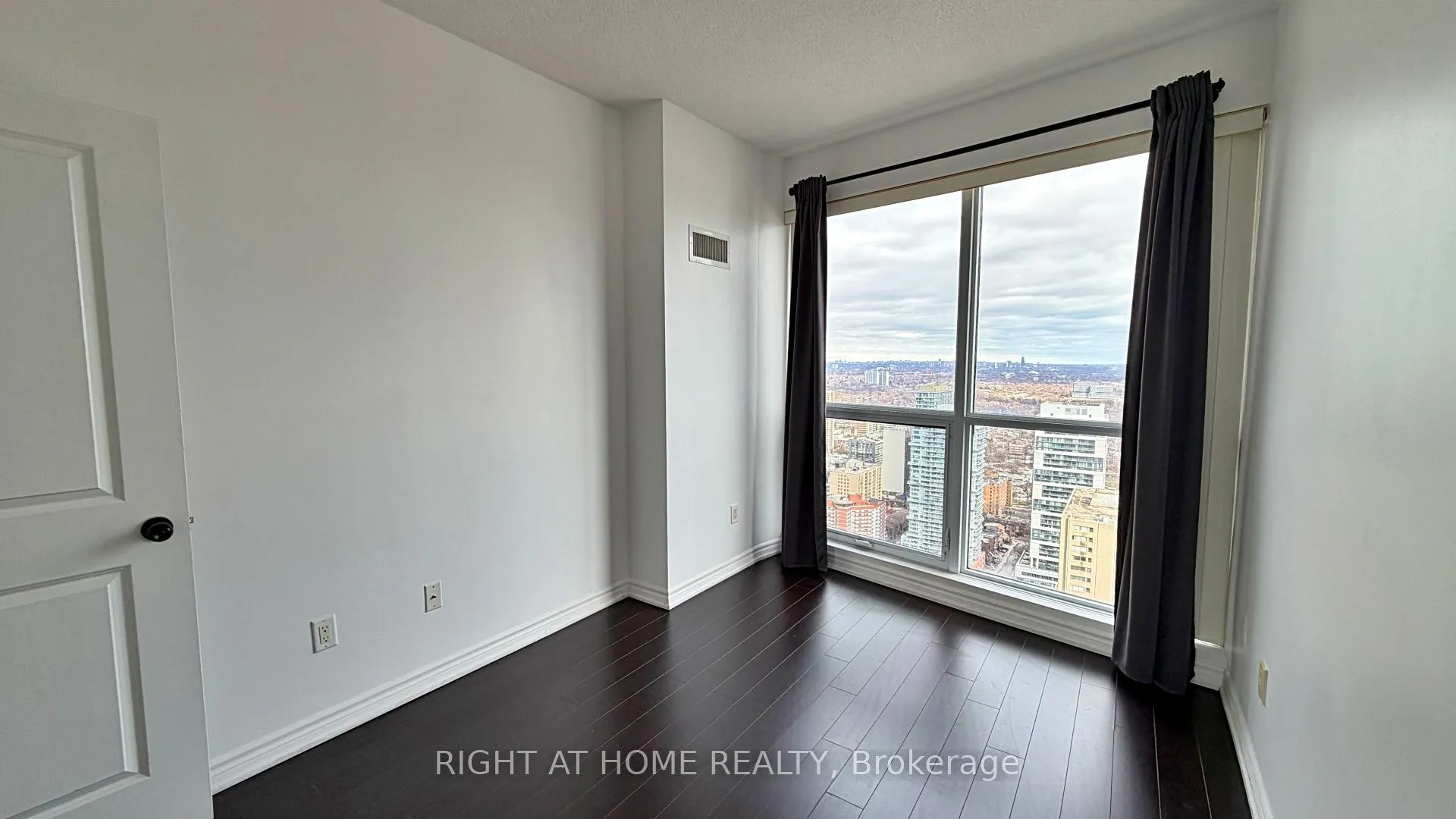 Photo 30 of Unit 4207, 386 Yonge Street, Toronto, Bay Street Corridor — HOMEH