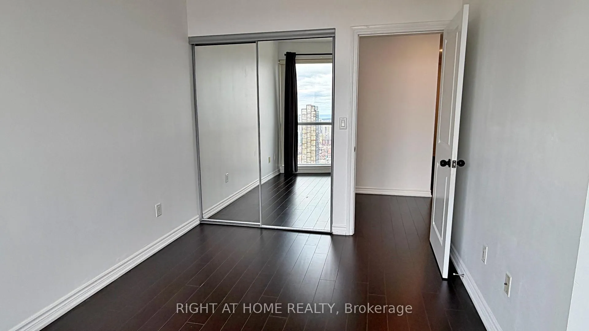 Photo 31 of Unit 4207, 386 Yonge Street, Toronto, Bay Street Corridor — HOMEH