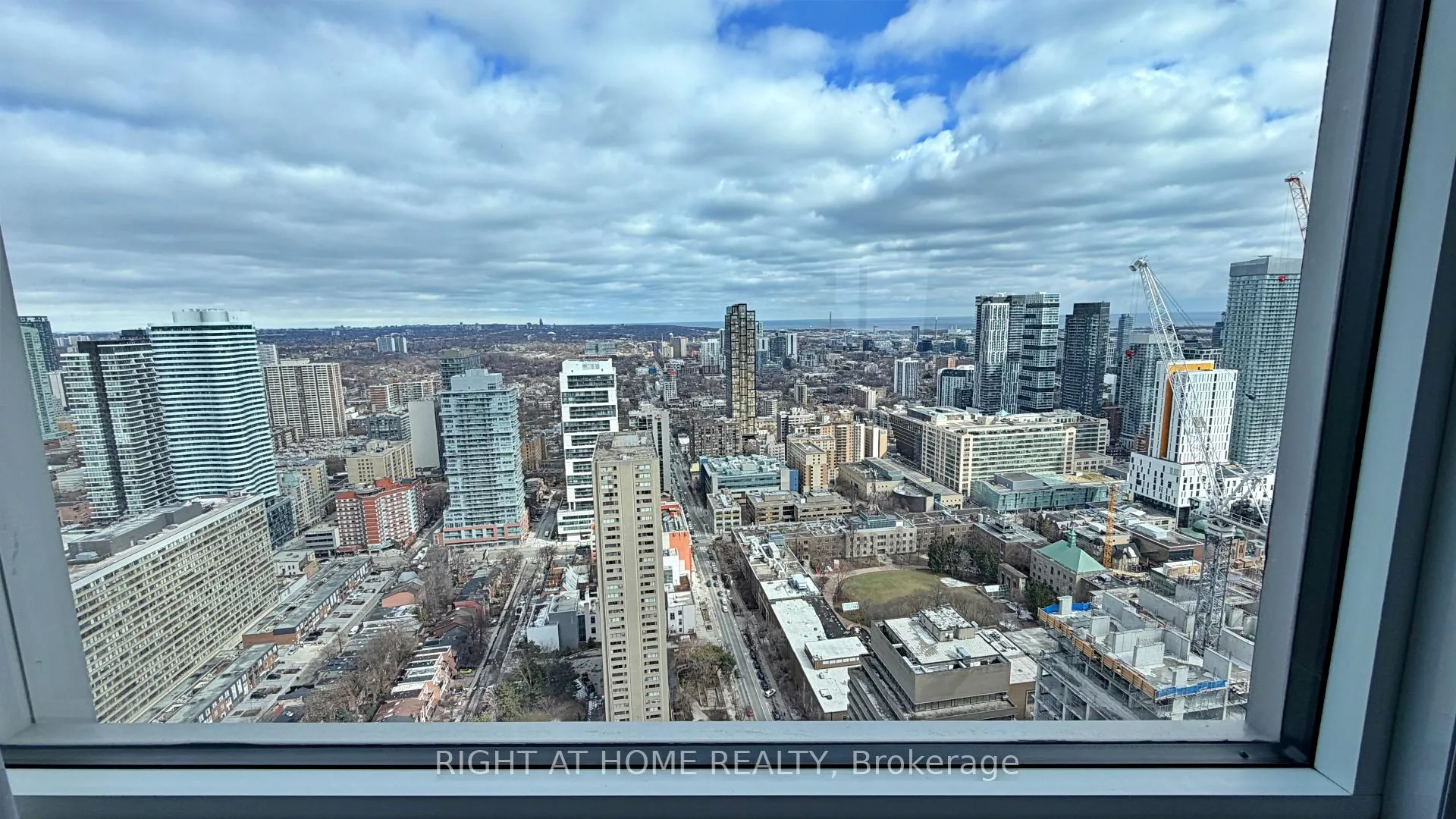 Photo 32 of Unit 4207, 386 Yonge Street, Toronto, Bay Street Corridor — HOMEH