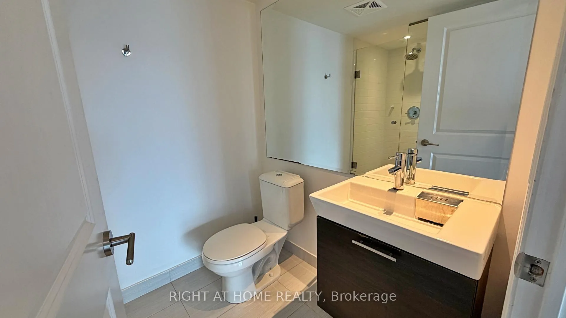 Photo 34 of Unit 4207, 386 Yonge Street, Toronto, Bay Street Corridor — HOMEH