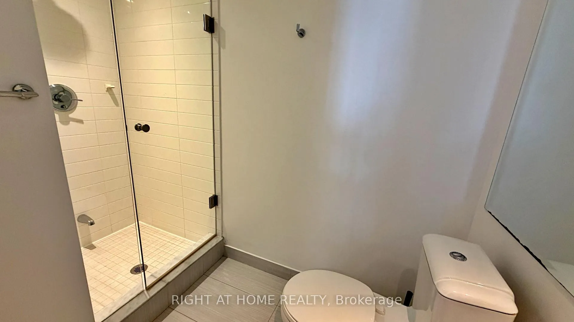 Photo 35 of Unit 4207, 386 Yonge Street, Toronto, Bay Street Corridor — HOMEH