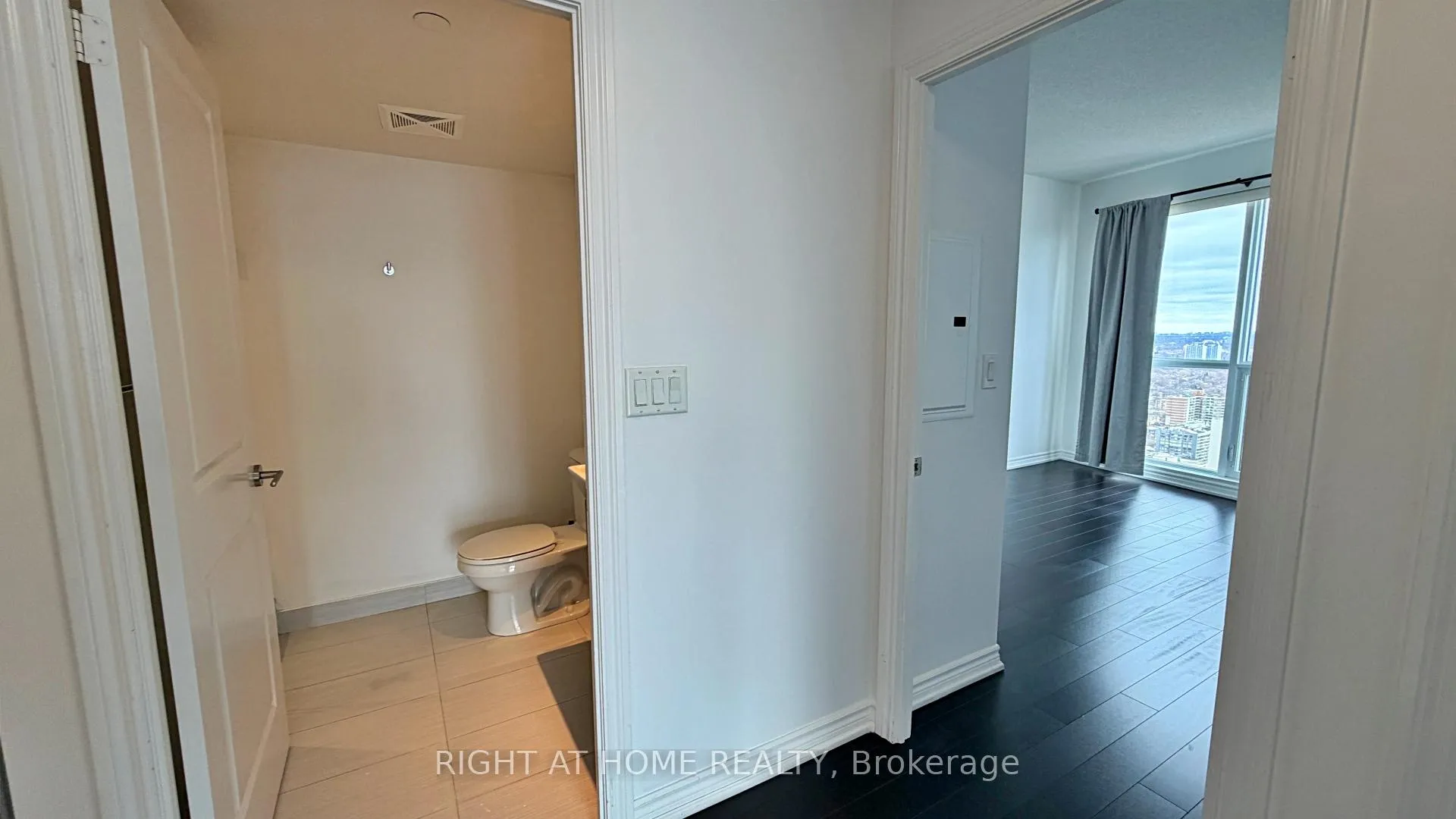 Photo 36 of Unit 4207, 386 Yonge Street, Toronto, Bay Street Corridor — HOMEH