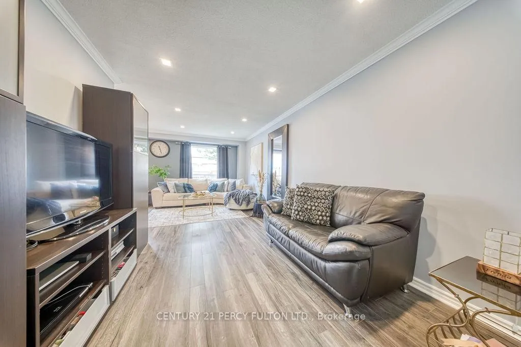 Photo 7 of 102 Clover Bloom Road, Brampton, Sandringham-Wellington — HOMEH