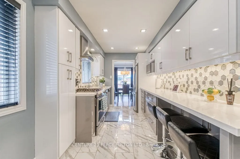 Photo 14 of 102 Clover Bloom Road, Brampton, Sandringham-Wellington — HOMEH