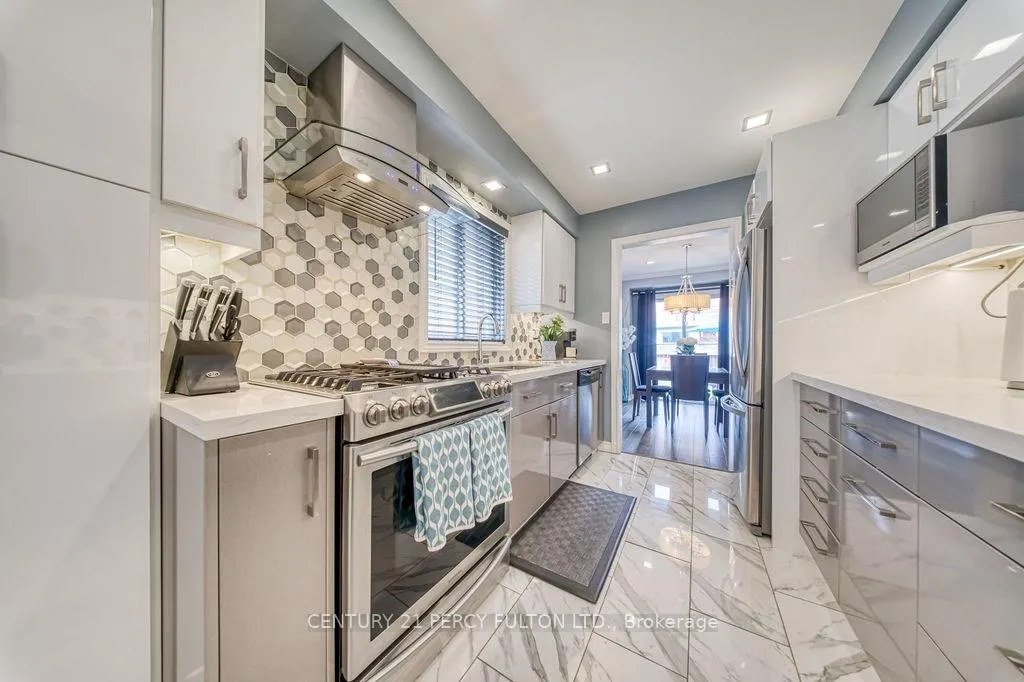 Photo 15 of 102 Clover Bloom Road, Brampton, Sandringham-Wellington — HOMEH