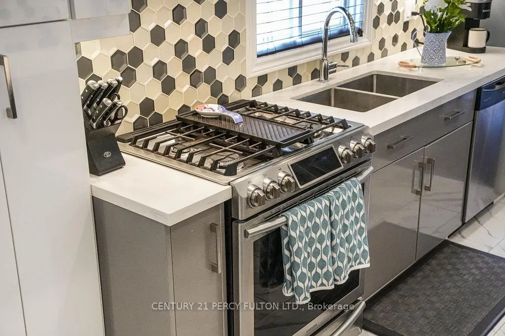 Photo 16 of 102 Clover Bloom Road, Brampton, Sandringham-Wellington — HOMEH