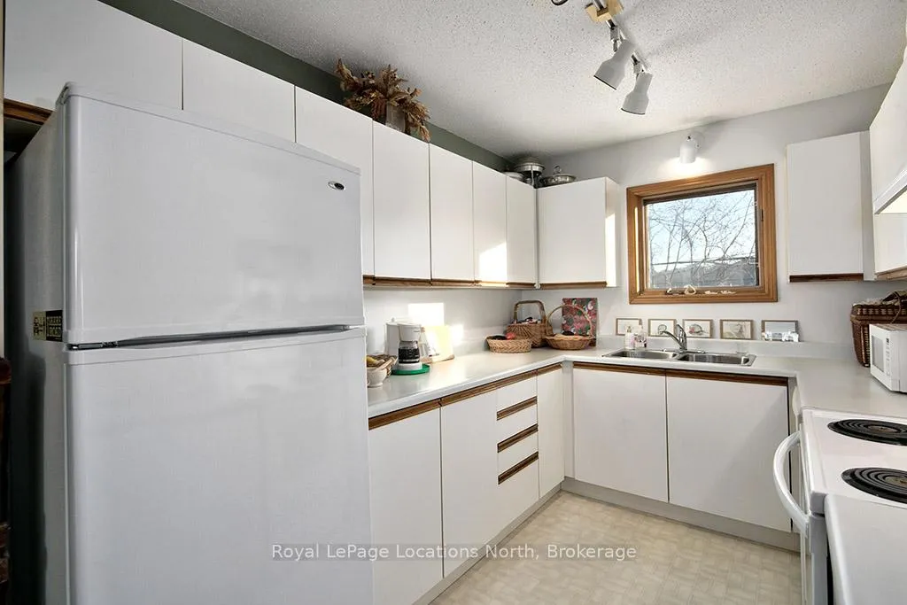 Photo 23 of 102 Fraser Crescent, Blue Mountains — HOMEH