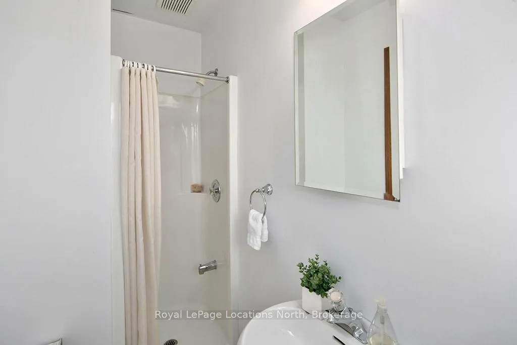 Photo 24 of 102 Fraser Crescent, Blue Mountains — HOMEH