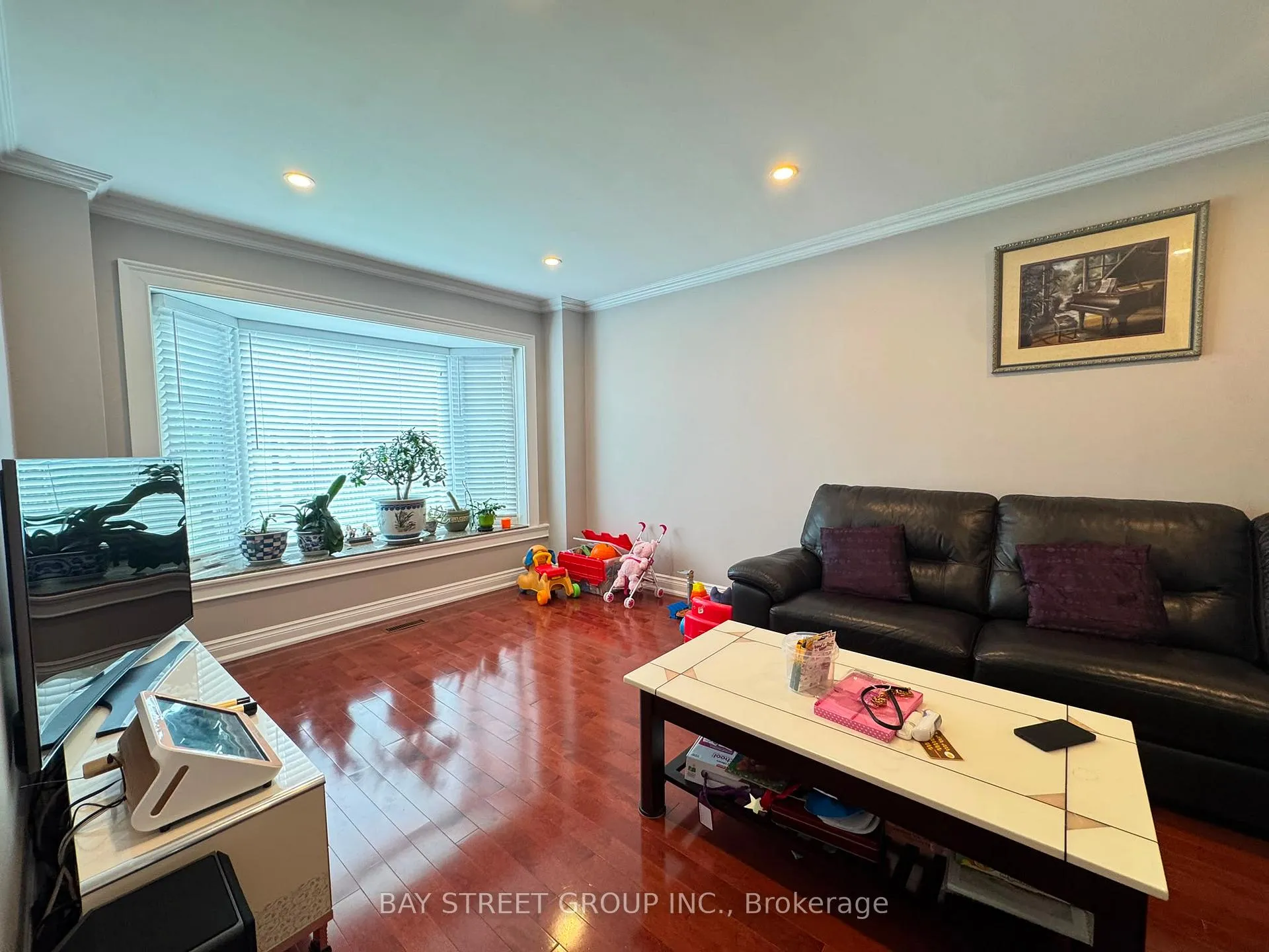 Photo 5 of 33 Northolt Crescent, Markham, Milliken Mills East — HOMEH