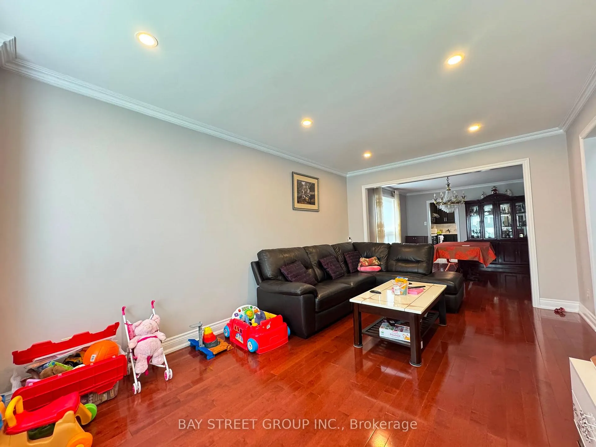 Photo 7 of 33 Northolt Crescent, Markham, Milliken Mills East — HOMEH