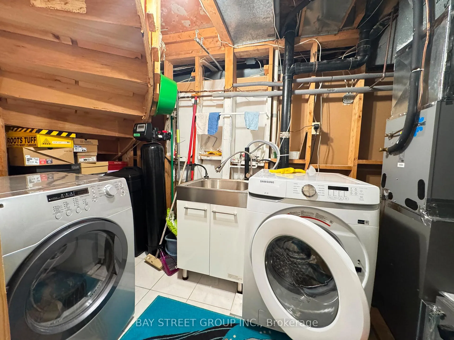 Photo 34 of 33 Northolt Crescent, Markham, Milliken Mills East — HOMEH