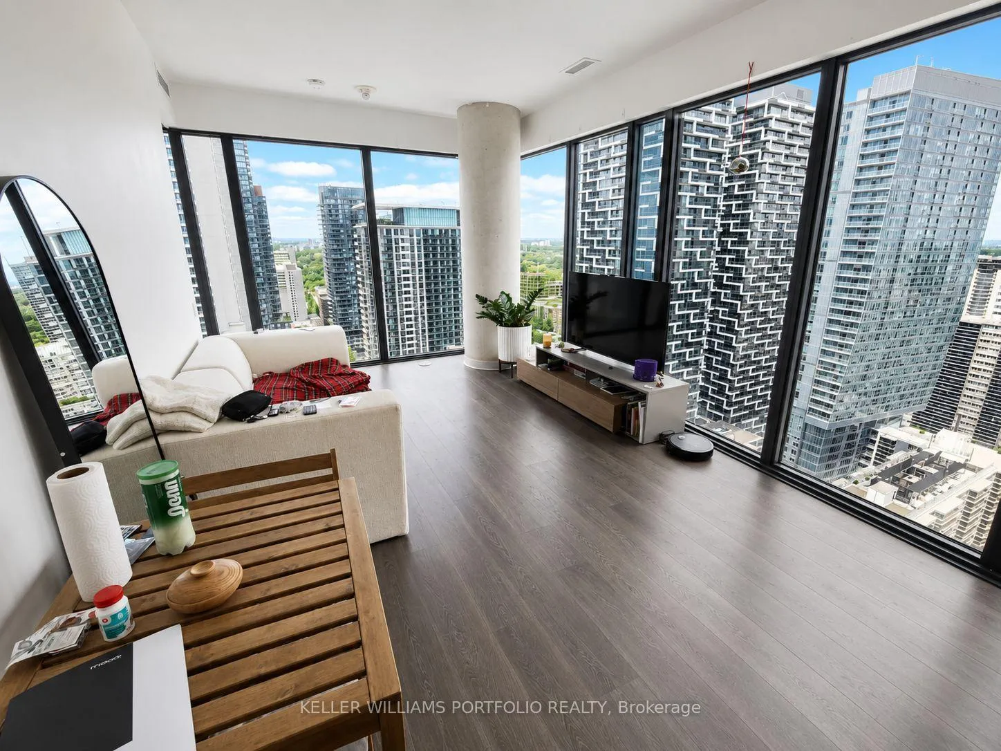 Photo 3 of Unit 3003, 161 Roehampton Avenue, Toronto, Mount Pleasant West — HOMEH