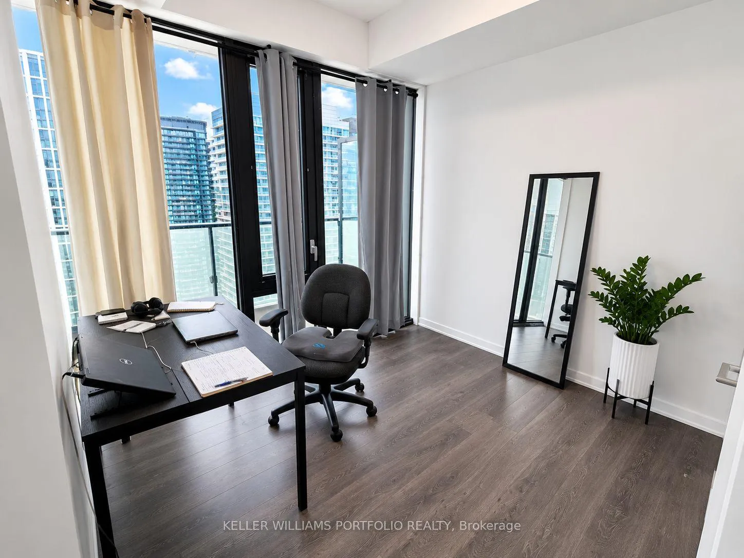 Photo 8 of Unit 3003, 161 Roehampton Avenue, Toronto, Mount Pleasant West — HOMEH