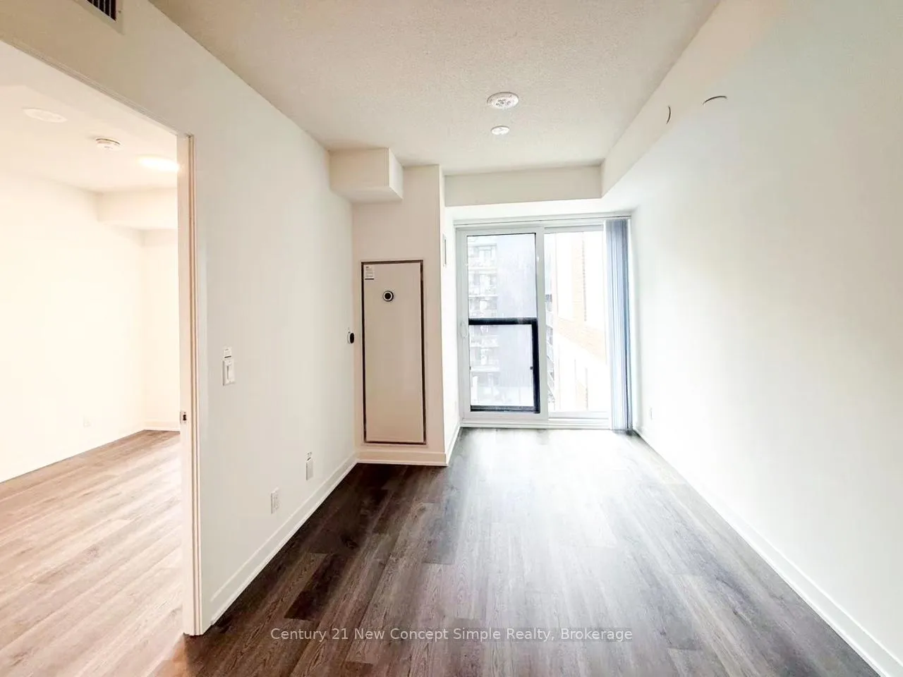 Photo 2 of Unit 806, 180 Front Street E, Toronto, Moss Park — HOMEH