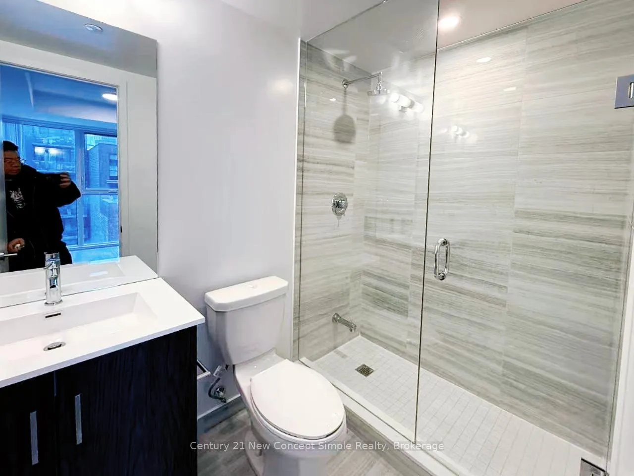 Photo 4 of Unit 806, 180 Front Street E, Toronto, Moss Park — HOMEH