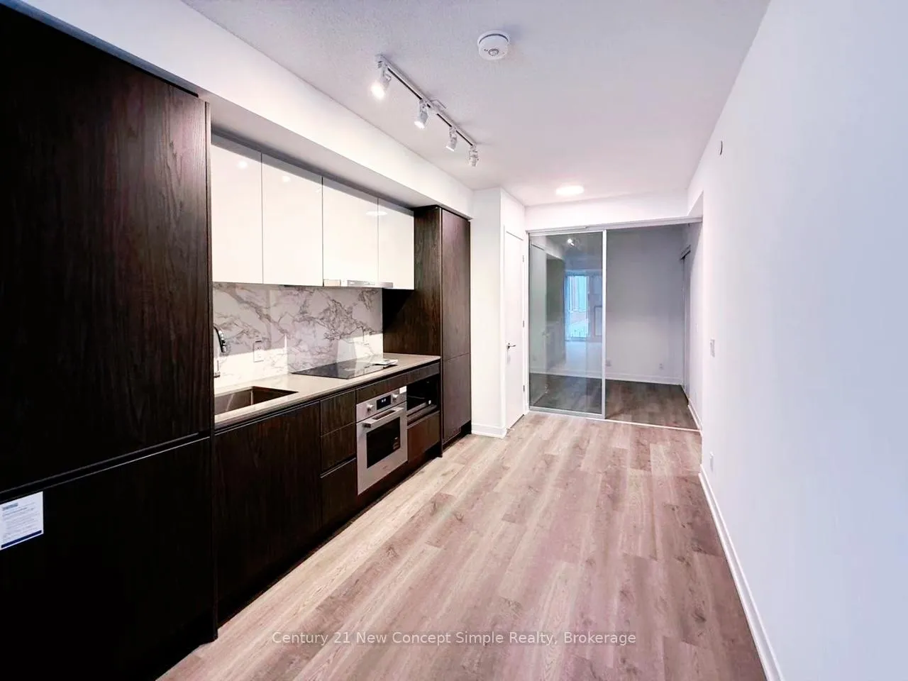 Photo 5 of Unit 806, 180 Front Street E, Toronto, Moss Park — HOMEH