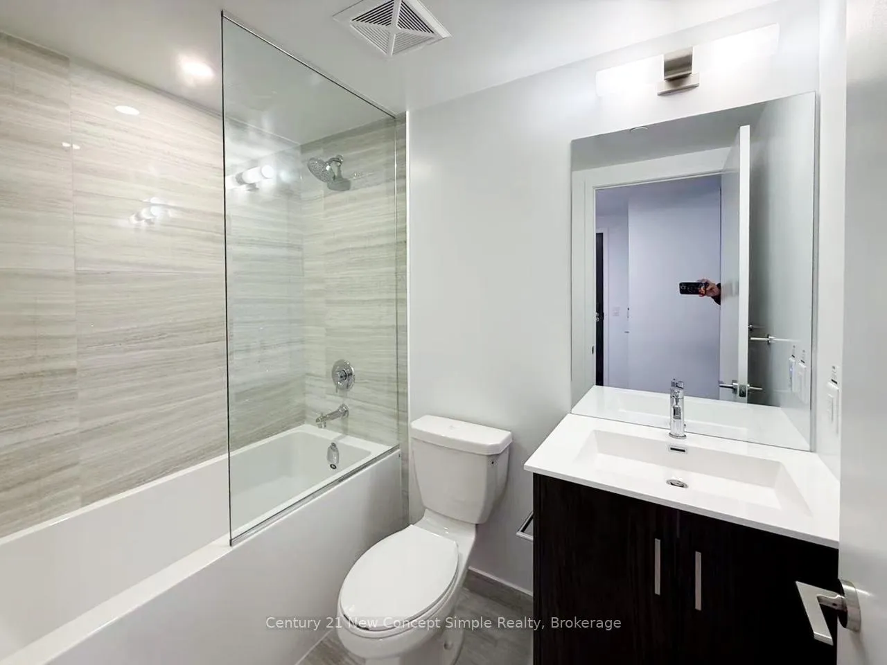 Photo 8 of Unit 806, 180 Front Street E, Toronto, Moss Park — HOMEH