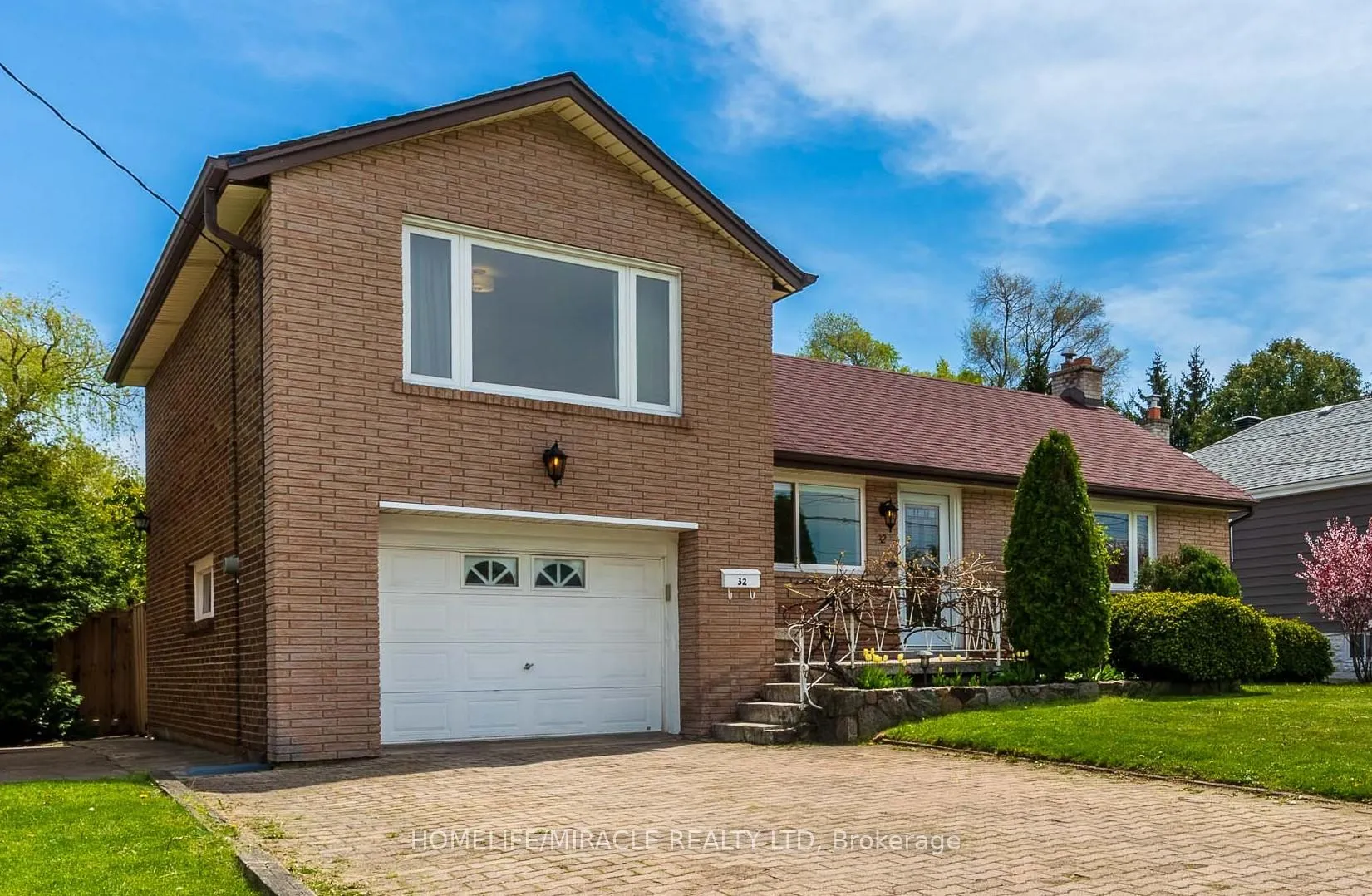 Photo 1 of 32 Durham Road, Hamilton, Stoney Creek — HOMEH
