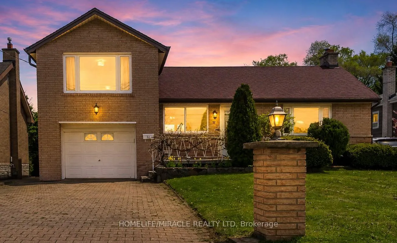 Photo 2 of 32 Durham Road, Hamilton, Stoney Creek — HOMEH