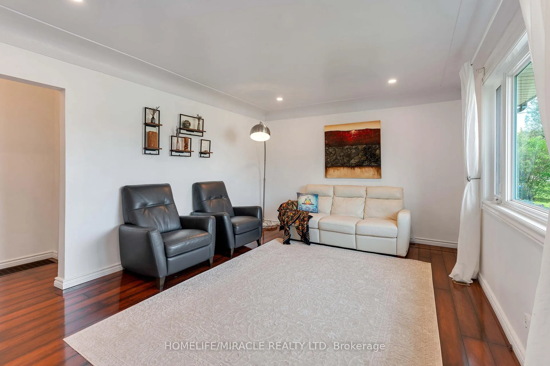 Photo 5 of 32 Durham Road, Hamilton, Stoney Creek — HOMEH