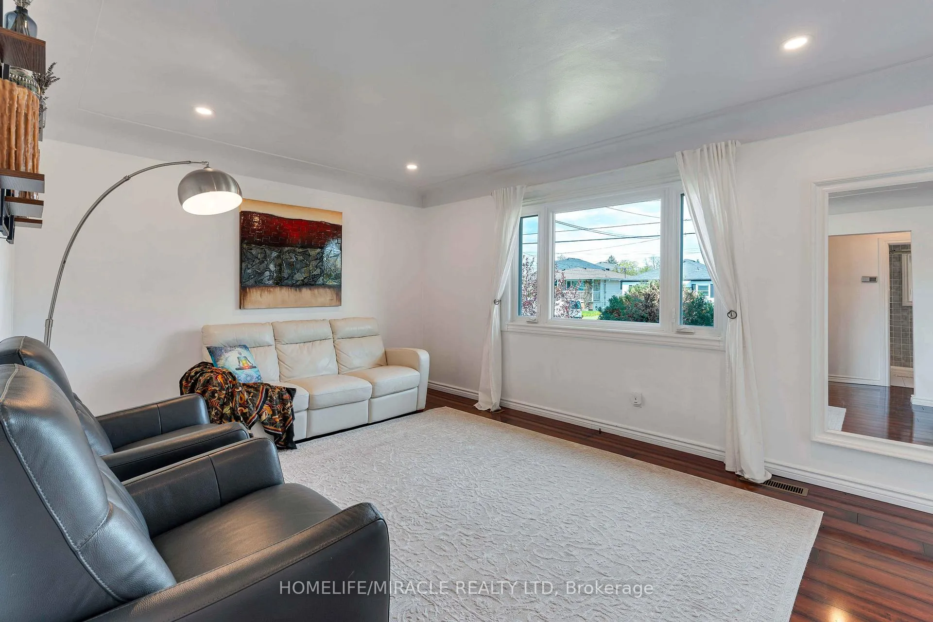 Photo 6 of 32 Durham Road, Hamilton, Stoney Creek — HOMEH