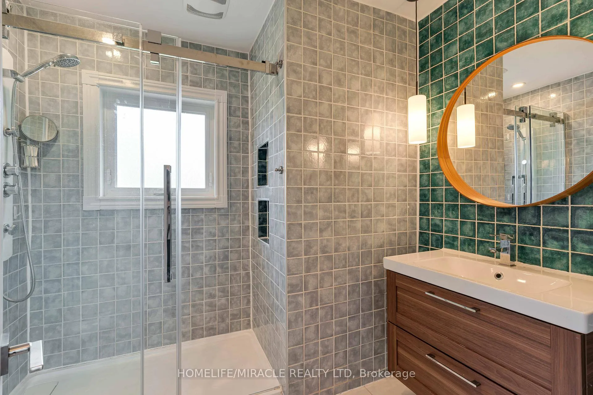 Photo 7 of 32 Durham Road, Hamilton, Stoney Creek — HOMEH