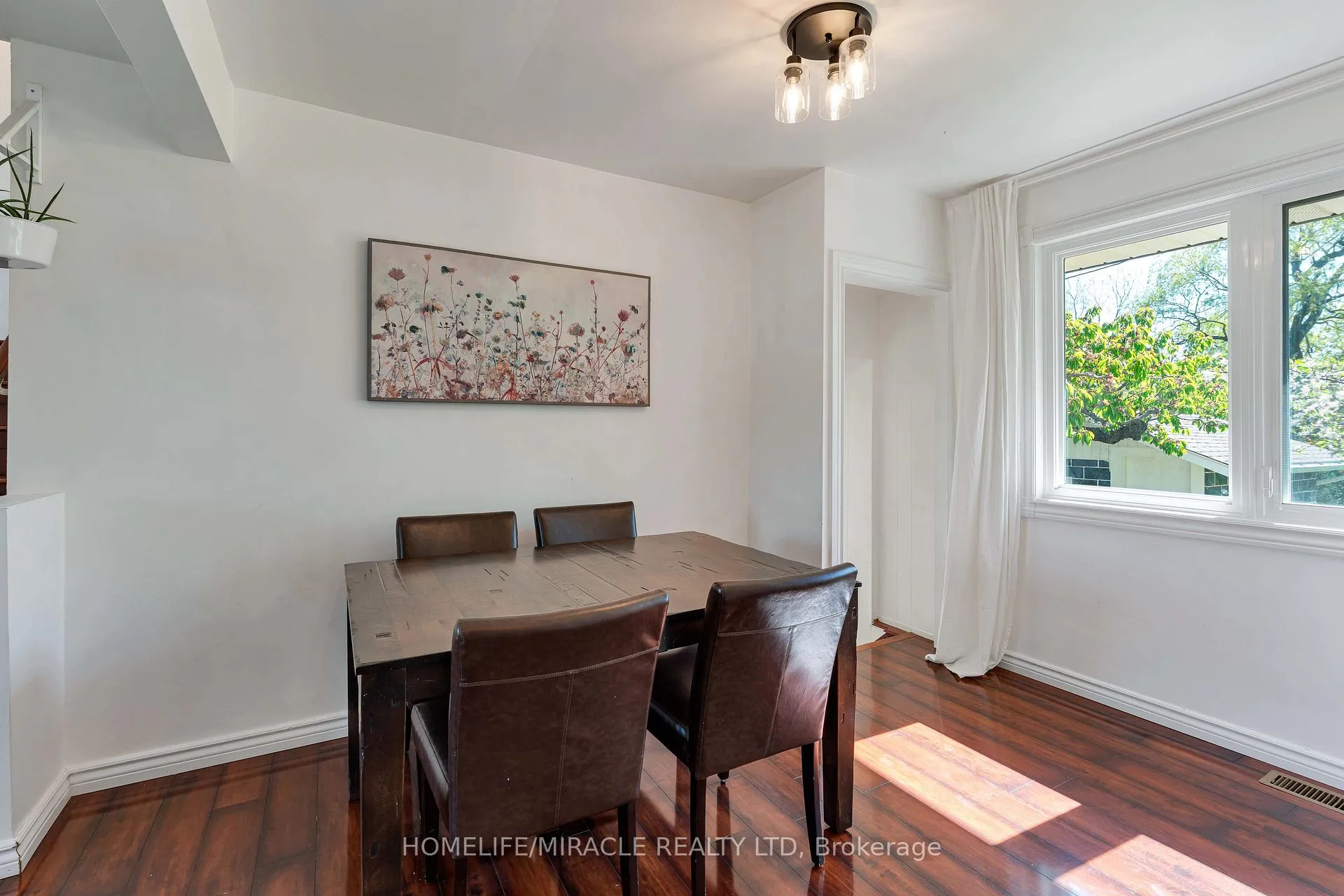 Photo 12 of 32 Durham Road, Hamilton, Stoney Creek — HOMEH