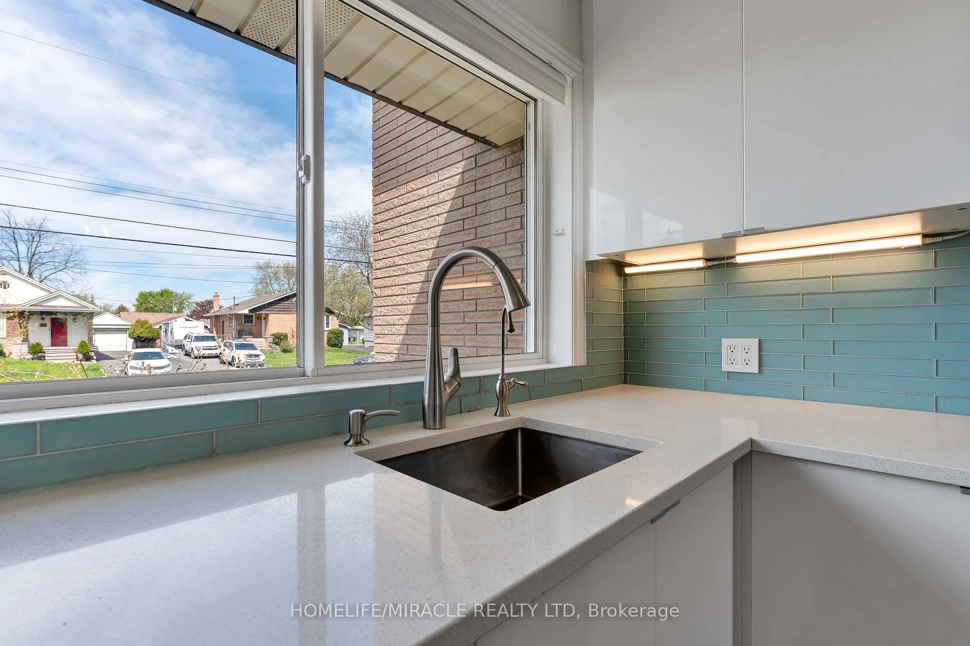 Photo 13 of 32 Durham Road, Hamilton, Stoney Creek — HOMEH