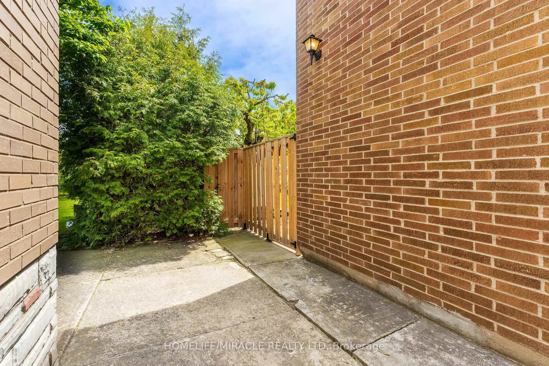 Photo 38 of 32 Durham Road, Hamilton, Stoney Creek — HOMEH
