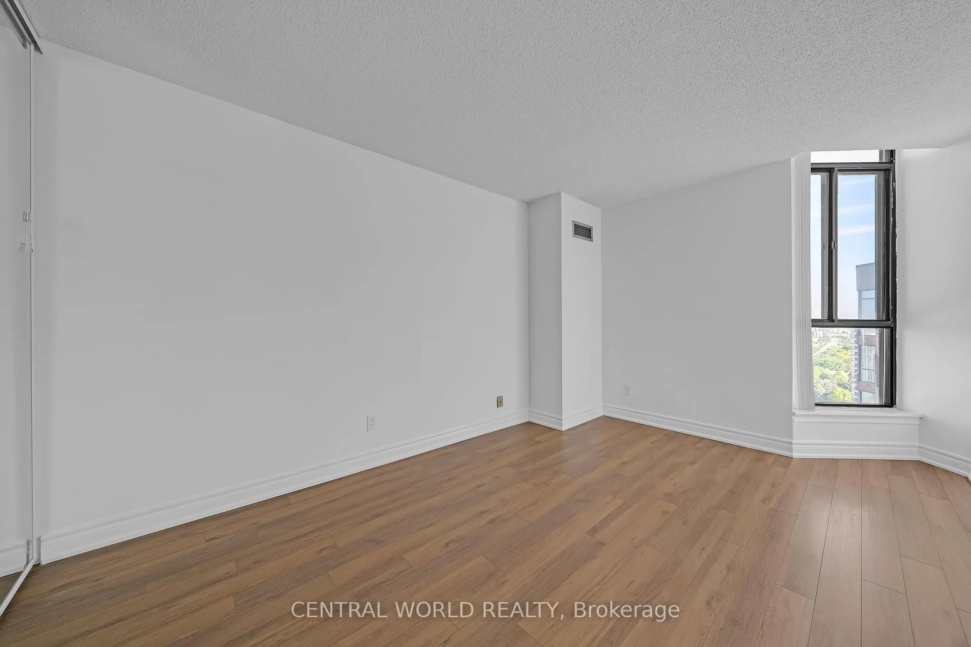 Photo 7 of 75 Bamburgh Circle, Scarborough, Steeles — HOMEH