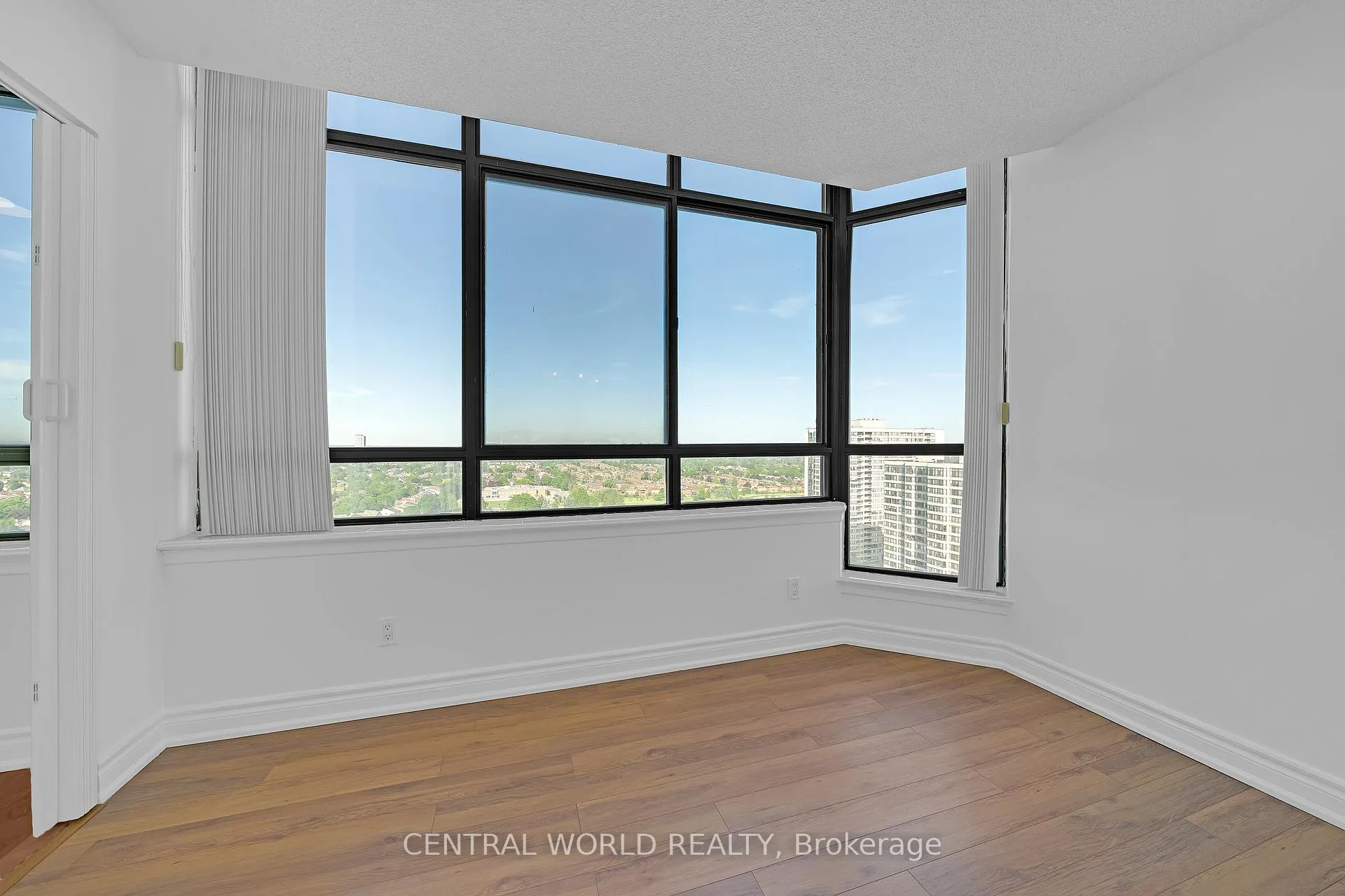 Photo 15 of 75 Bamburgh Circle, Scarborough, Steeles — HOMEH