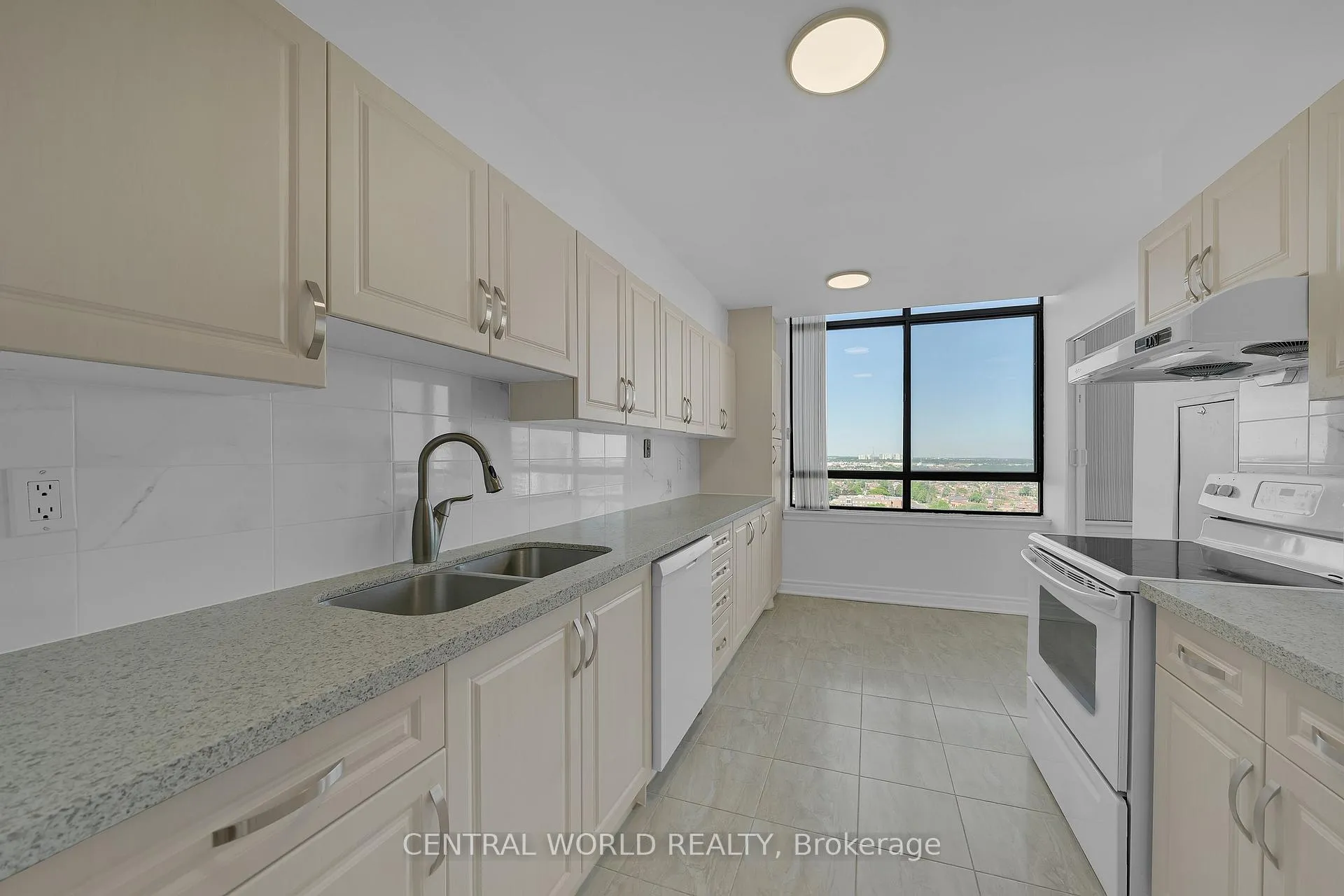 Photo 20 of 75 Bamburgh Circle, Scarborough, Steeles — HOMEH