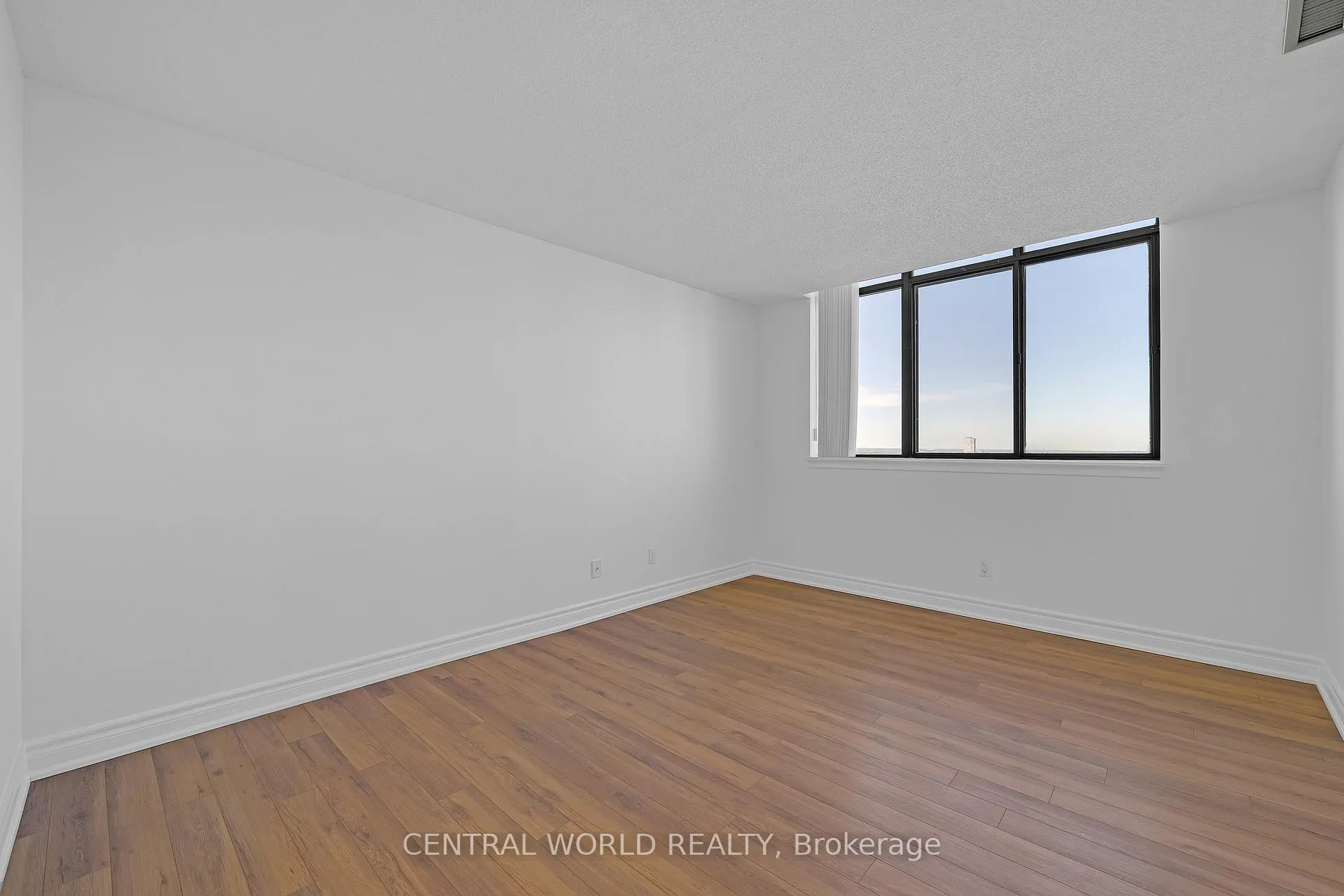 Photo 25 of 75 Bamburgh Circle, Scarborough, Steeles — HOMEH