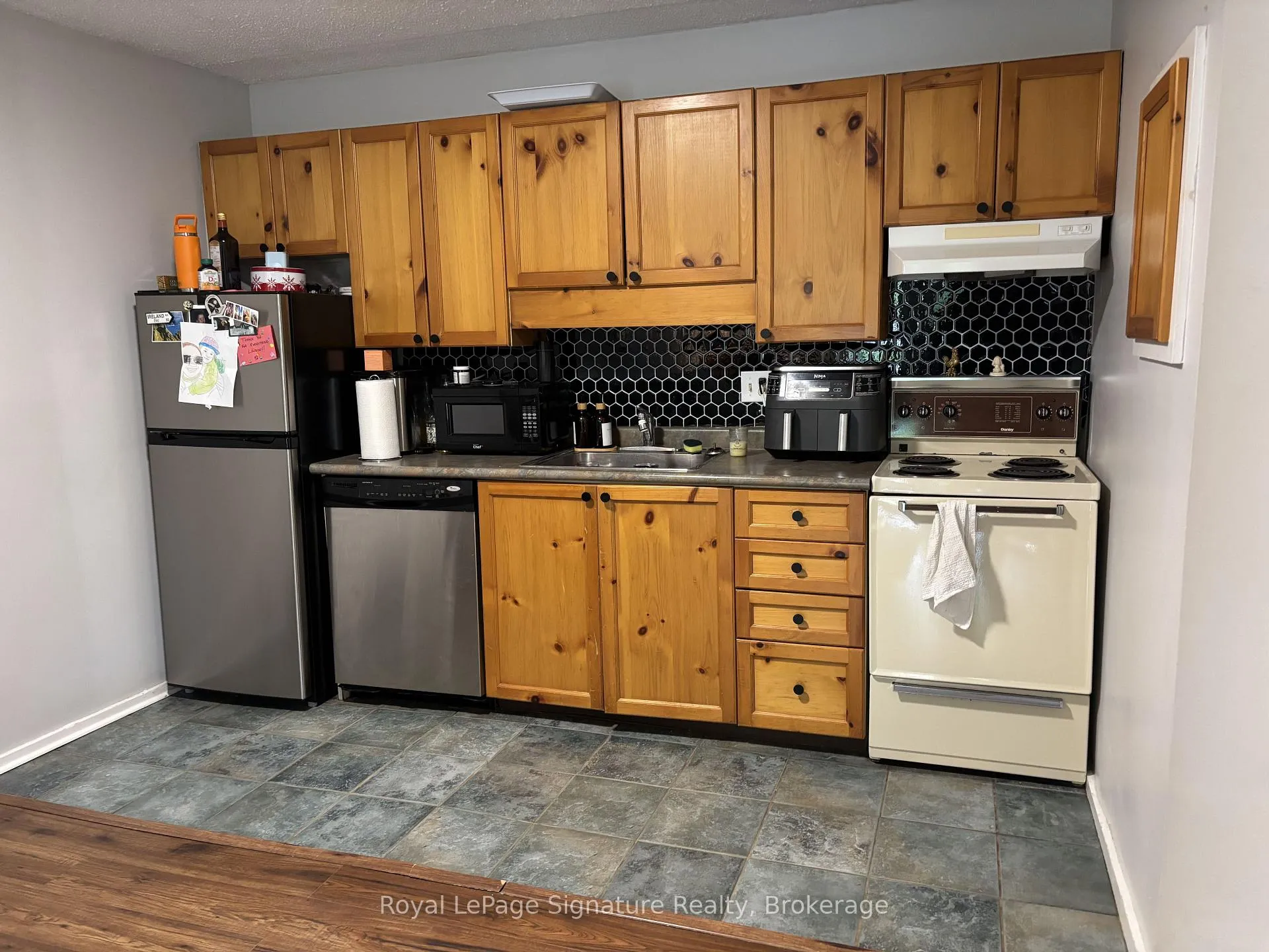 Photo 5 of Unit 717, 11 Dawson Drive, Collingwood — HOMEH