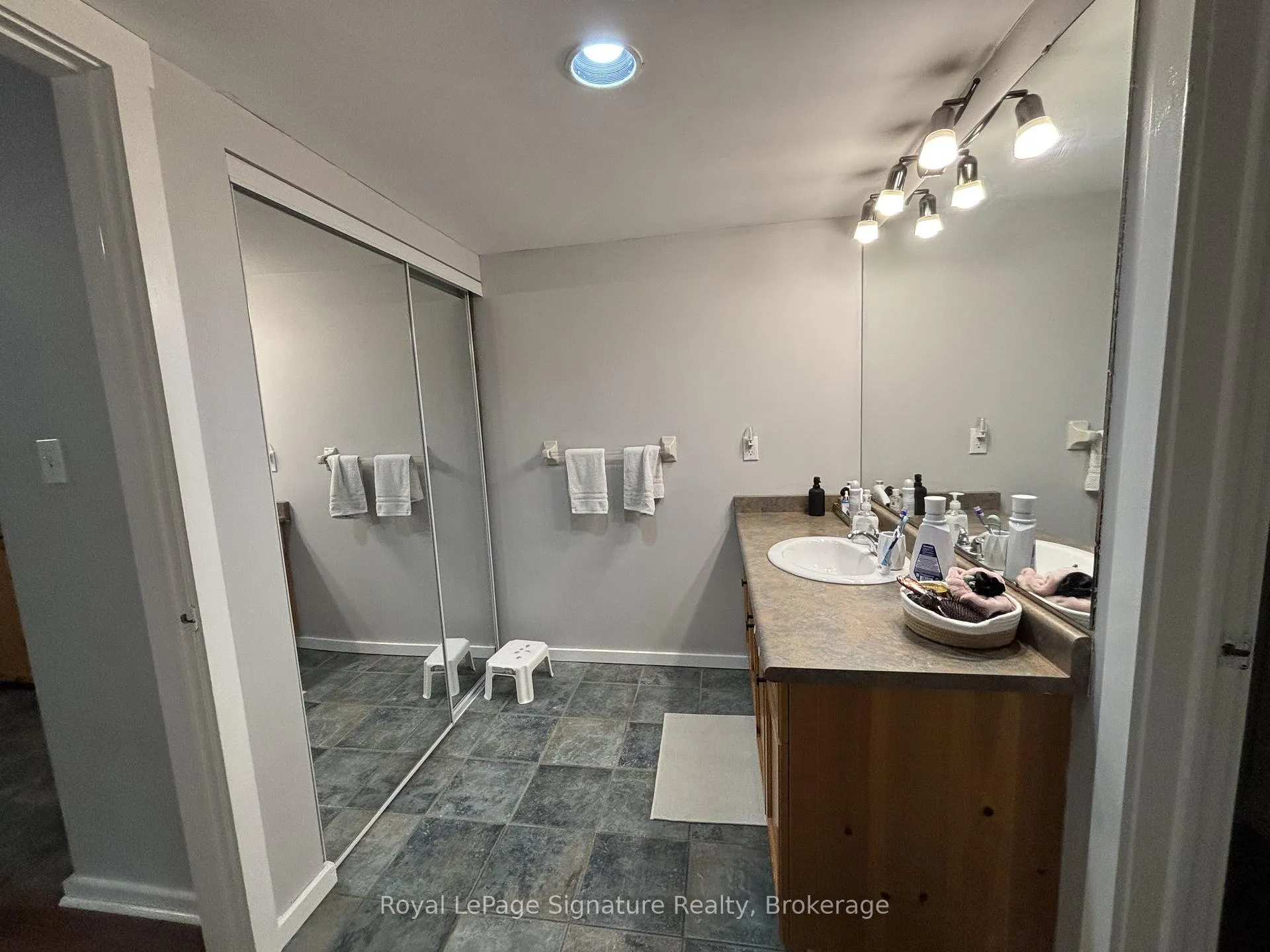 Photo 18 of Unit 717, 11 Dawson Drive, Collingwood — HOMEH