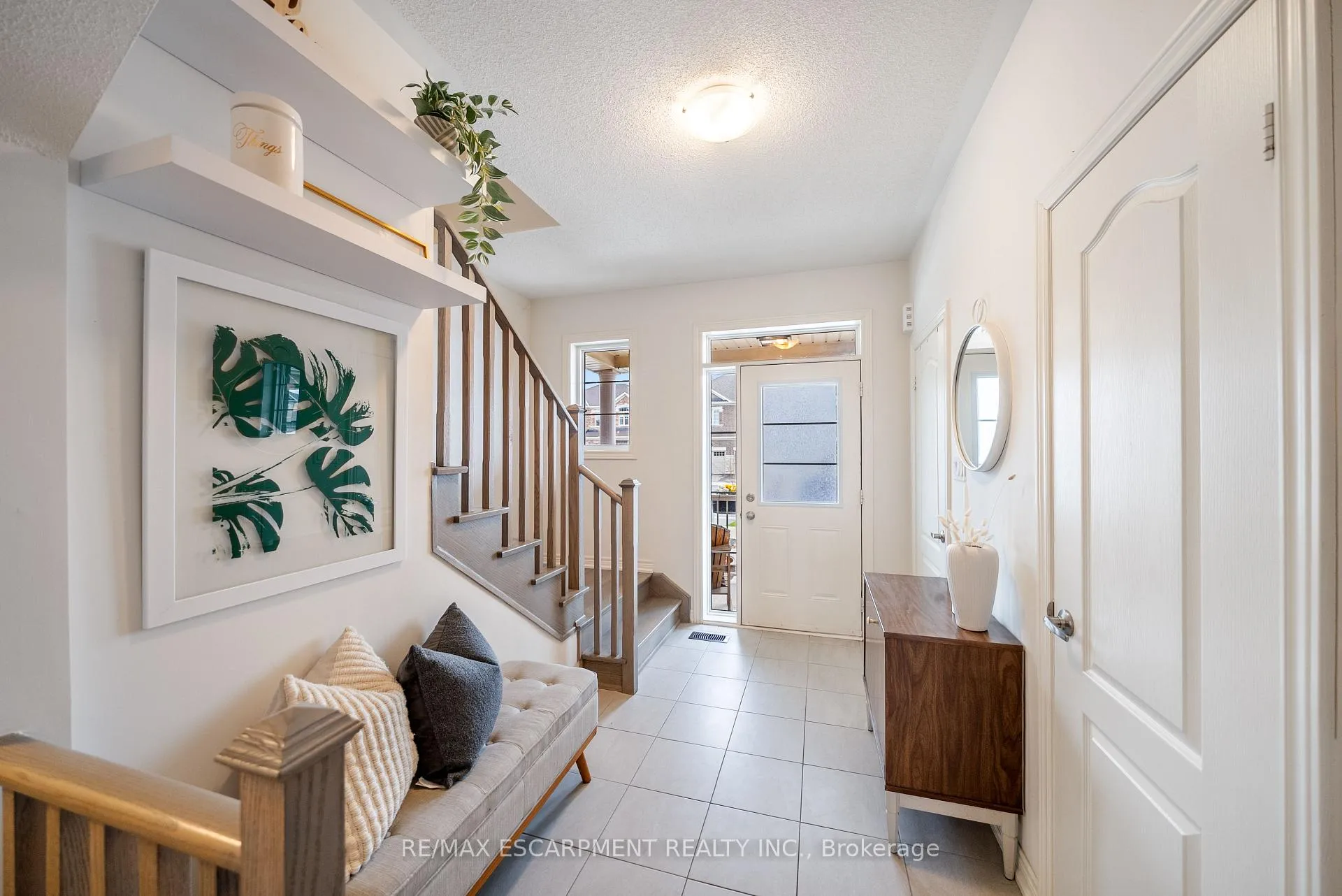 Photo 4 of 223 Skinner Road, Hamilton, Waterdown — HOMEH