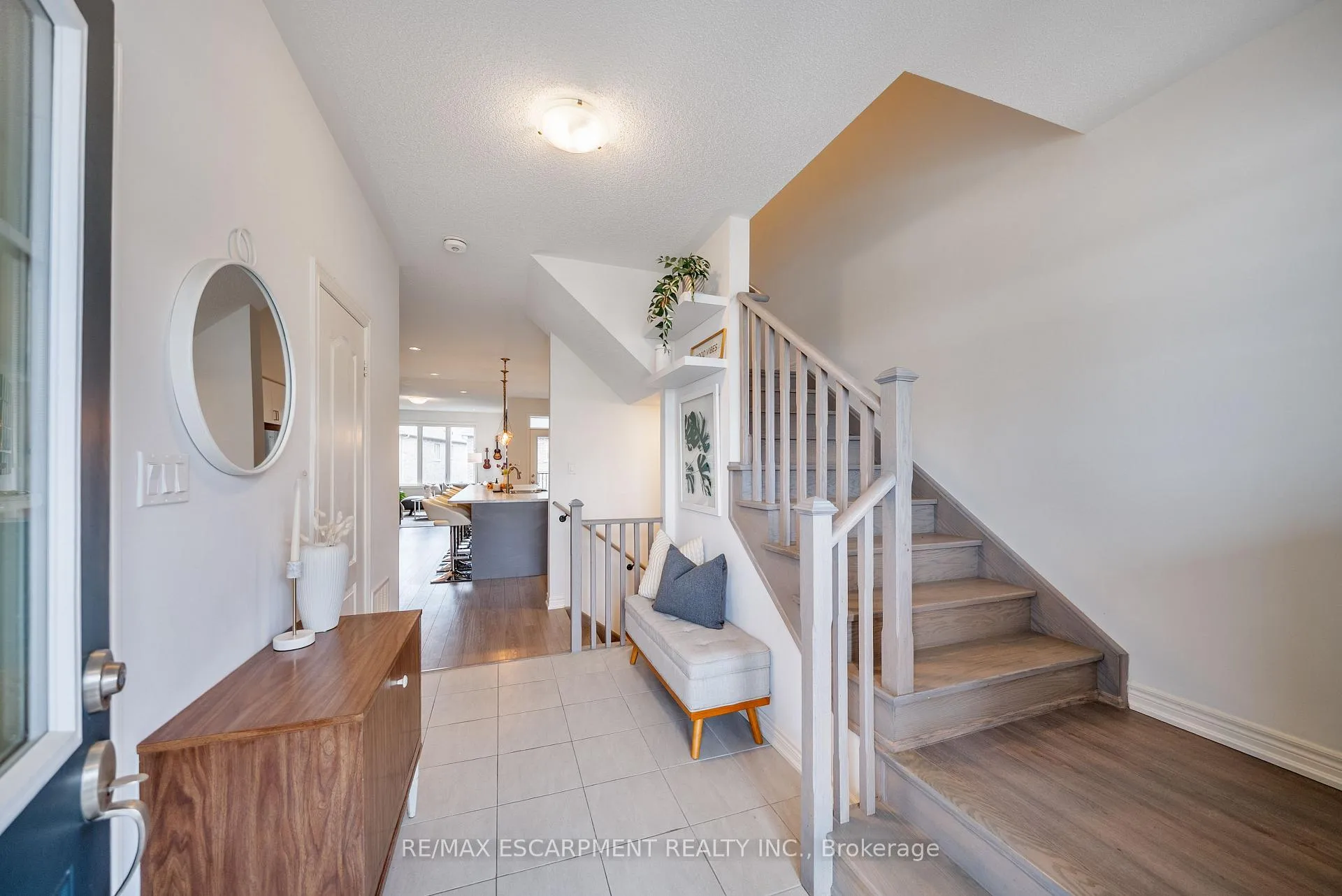 Photo 5 of 223 Skinner Road, Hamilton, Waterdown — HOMEH